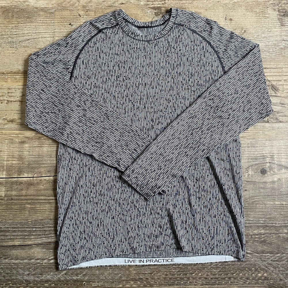 Lululemon long sleeve metal vent